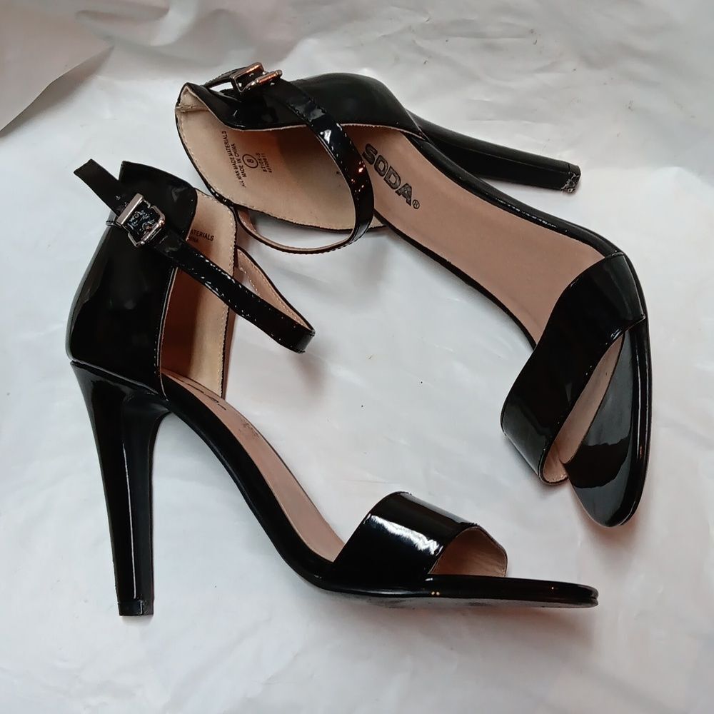 Soda Black and Heels with High Stiletto and Open-Toe Design Size 8